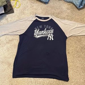 New York Yankees T-shirt.